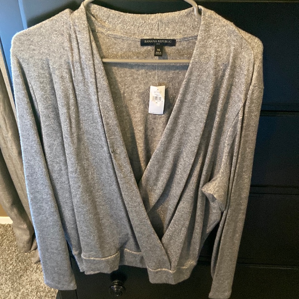 Banana Repulic twist front shirt